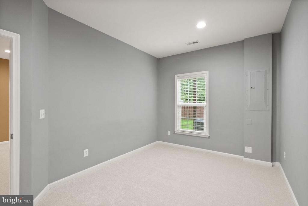 42463 Patrick Wayne Sq
