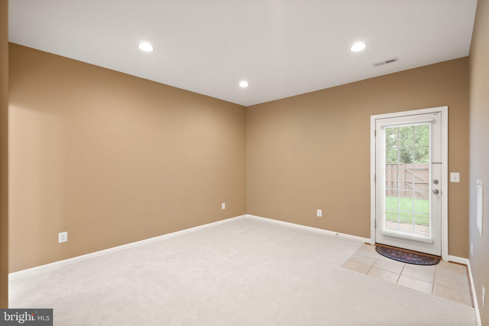42463 Patrick Wayne Sq