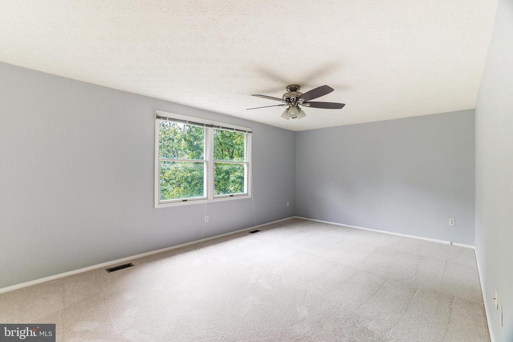 109 SILVERLEAF CT