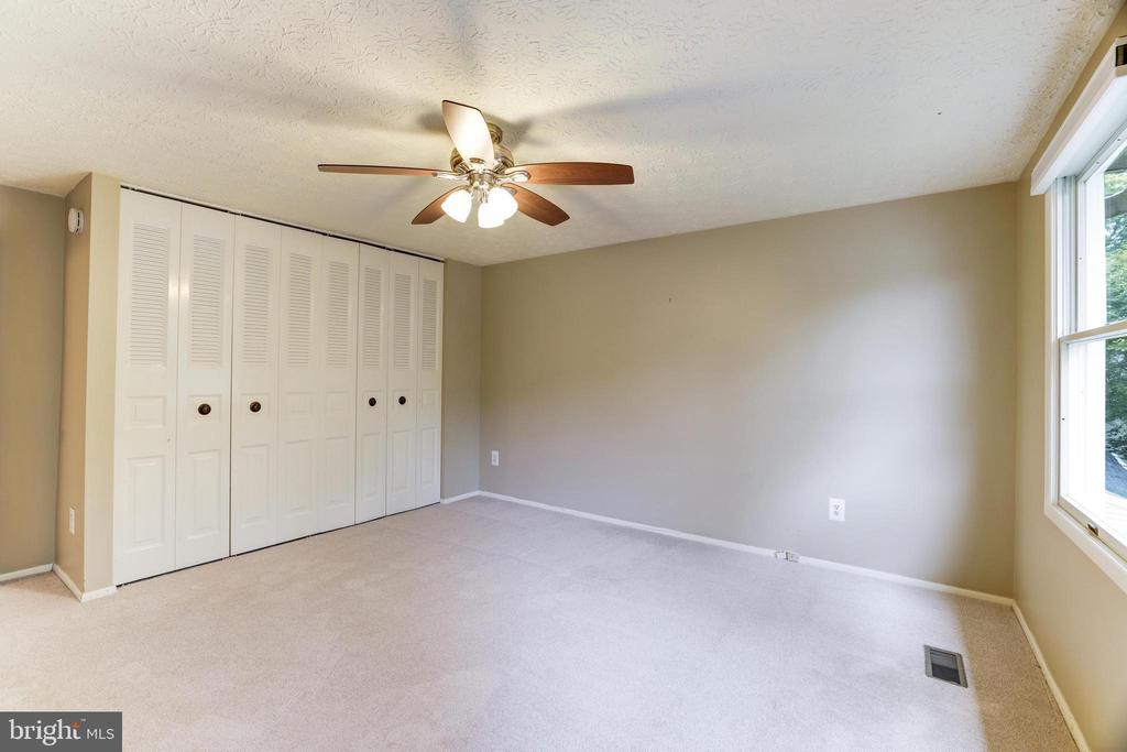 109 SILVERLEAF CT