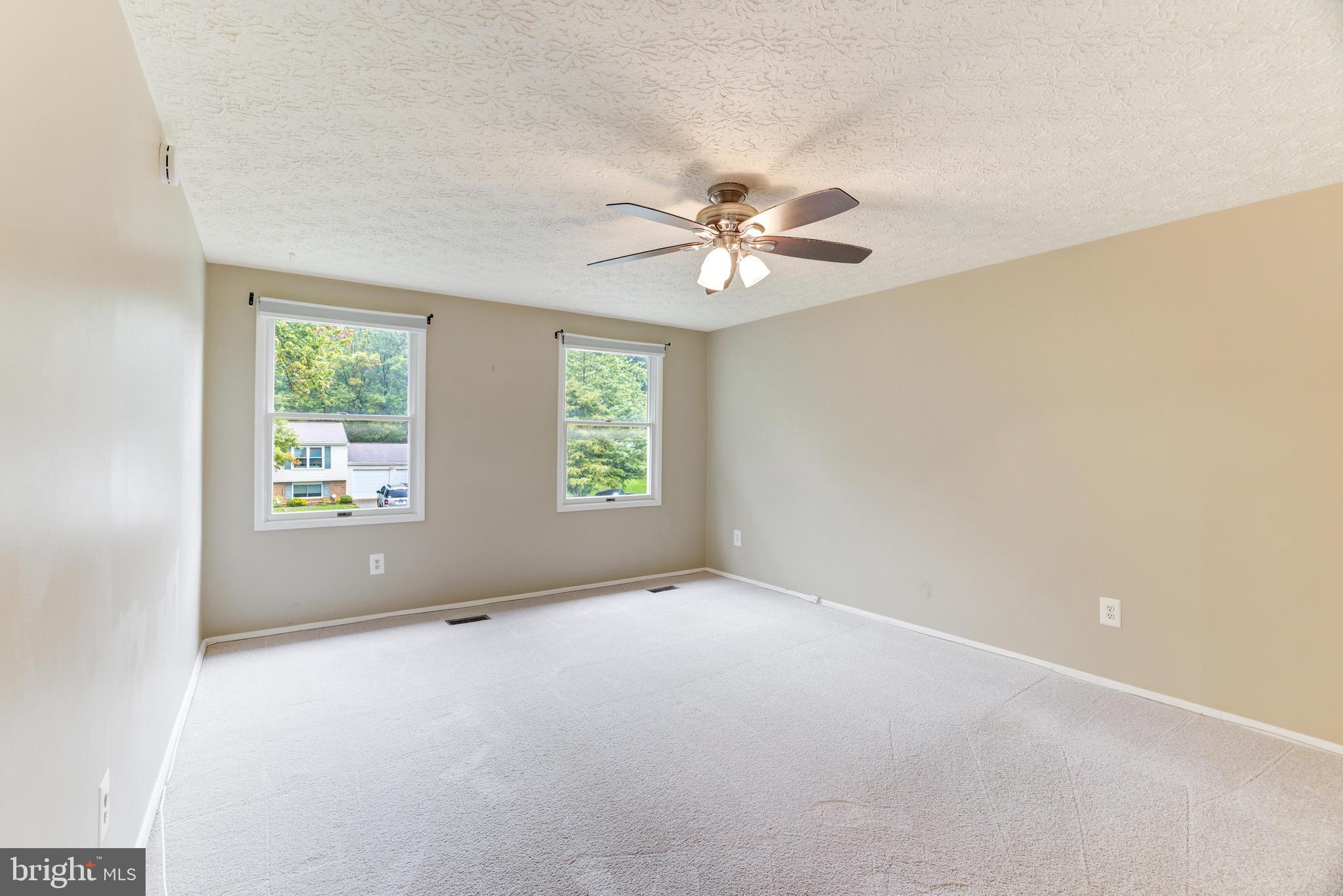 109 SILVERLEAF CT
