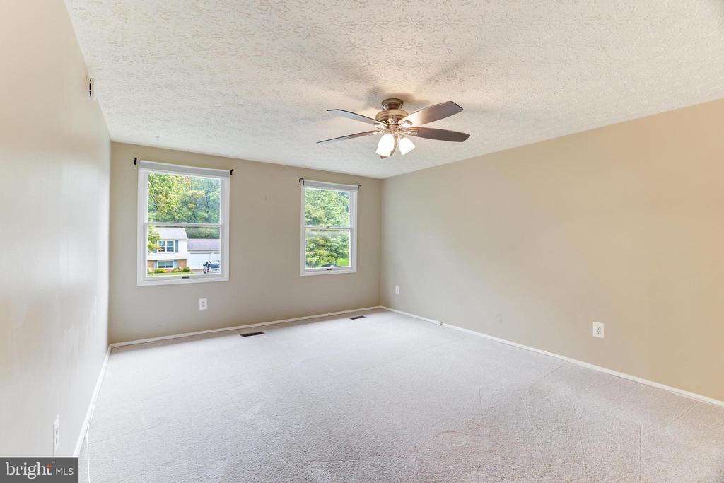109 SILVERLEAF CT