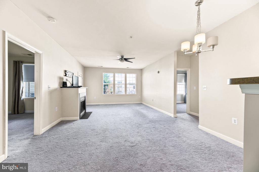22725 THIMBLEBERRY SQ #202