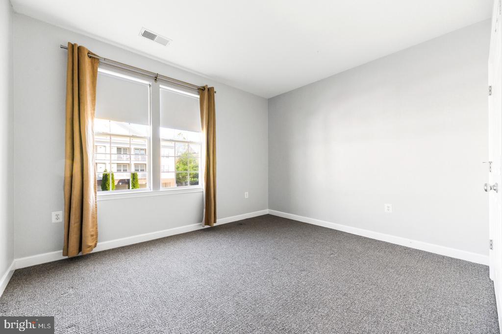 22725 THIMBLEBERRY SQ #202