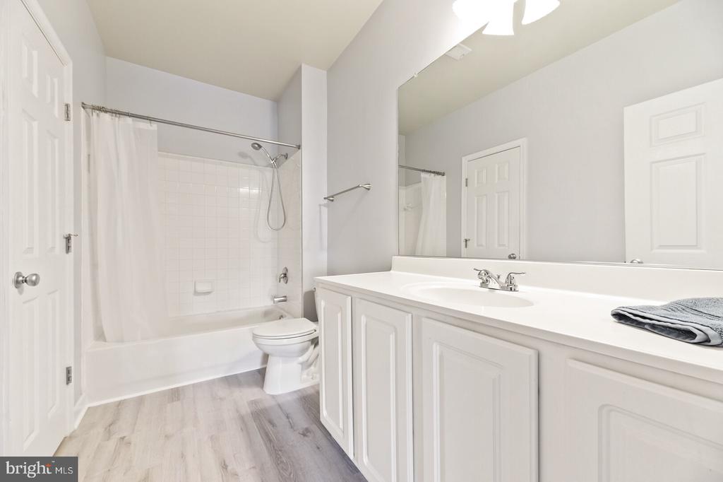 22725 THIMBLEBERRY SQ #202