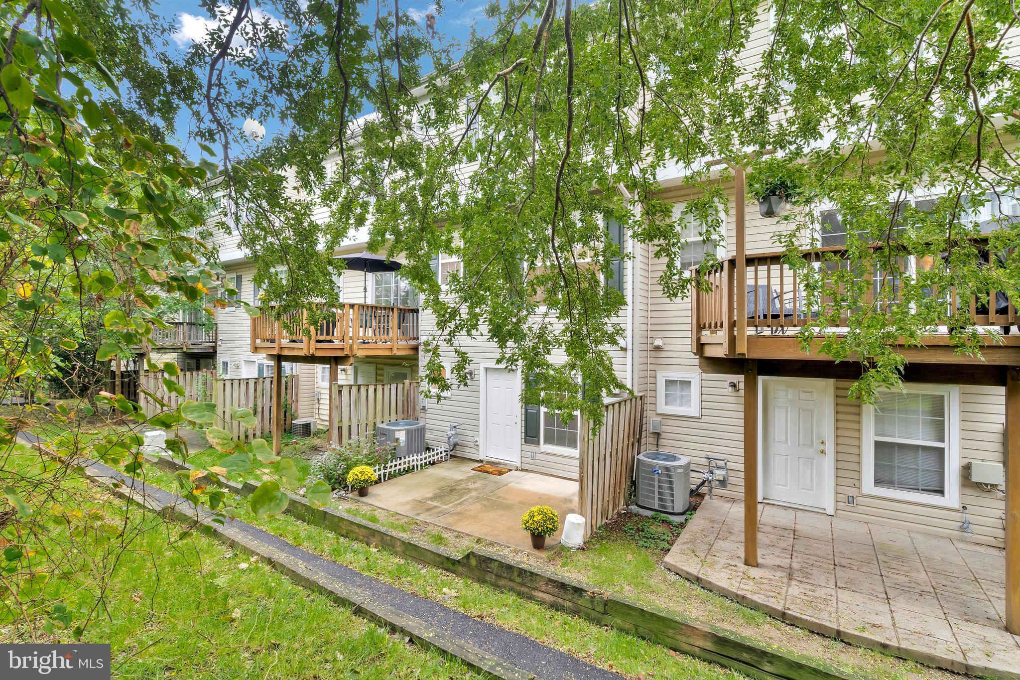 23078 Fontwell Sq