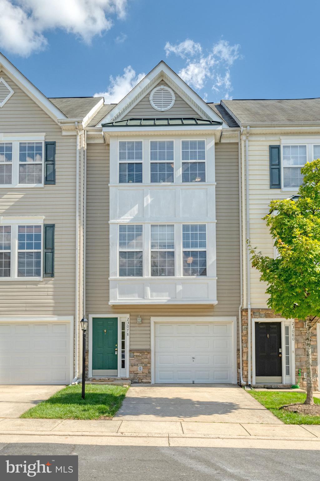 23078 Fontwell Sq
