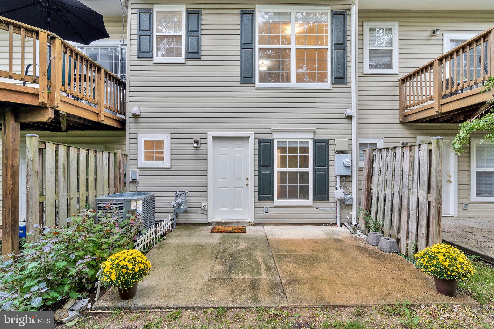 23078 Fontwell Sq