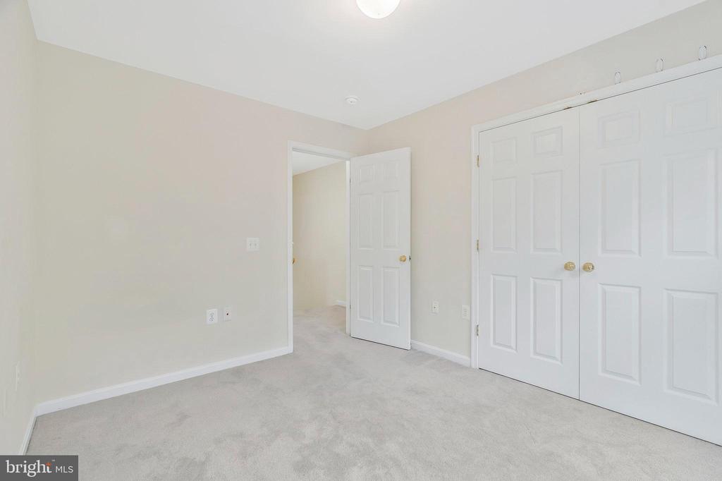23078 Fontwell Sq