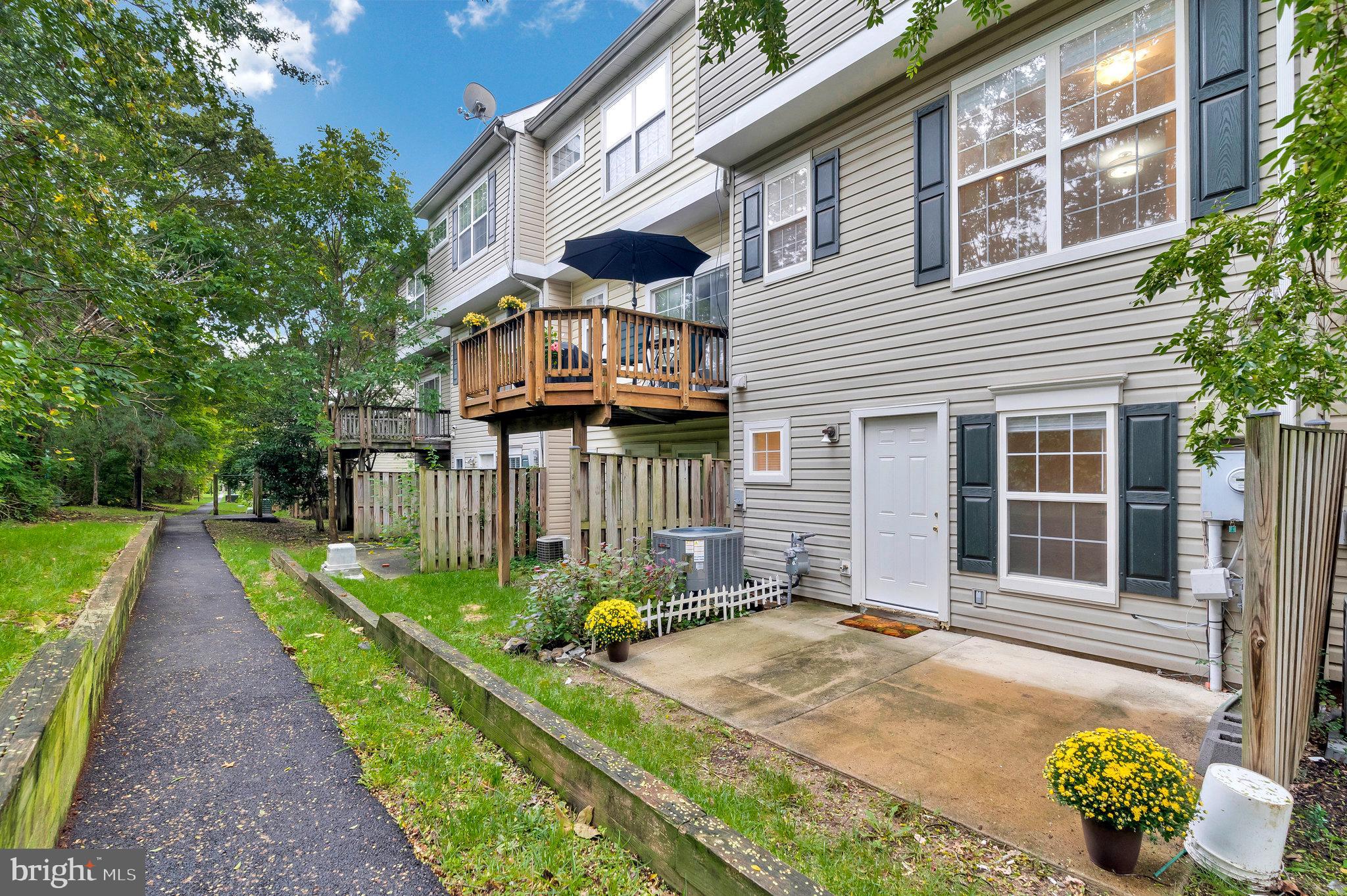 23078 Fontwell Sq
