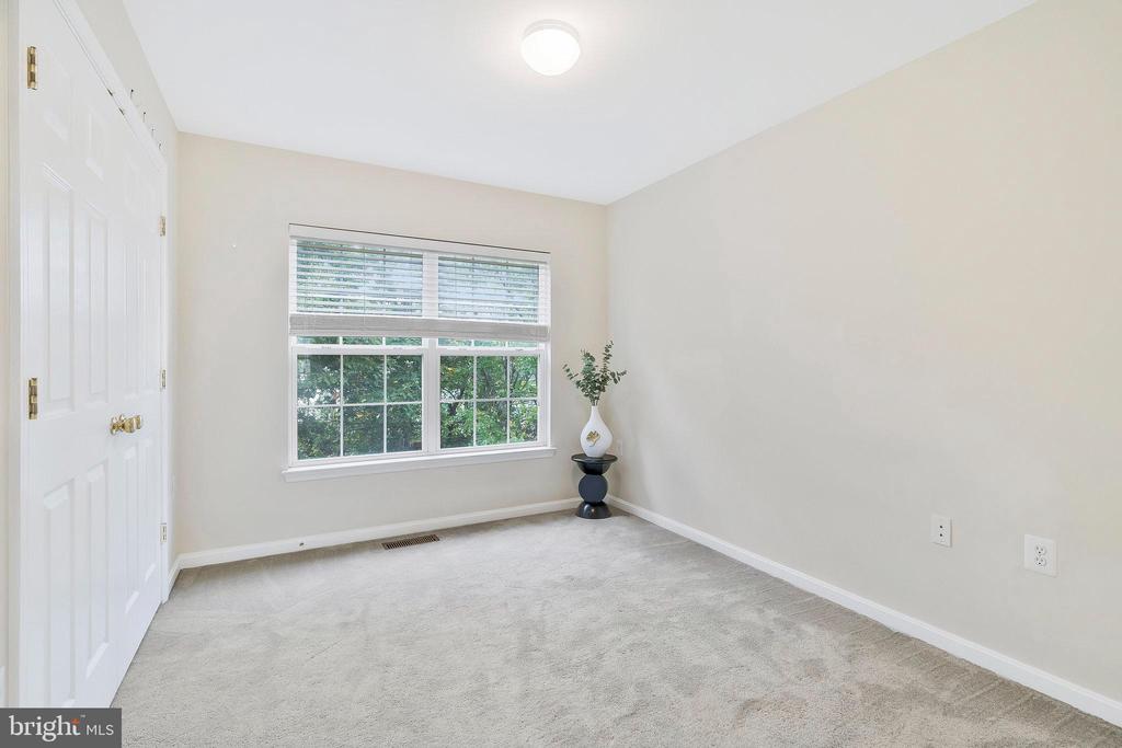 23078 Fontwell Sq