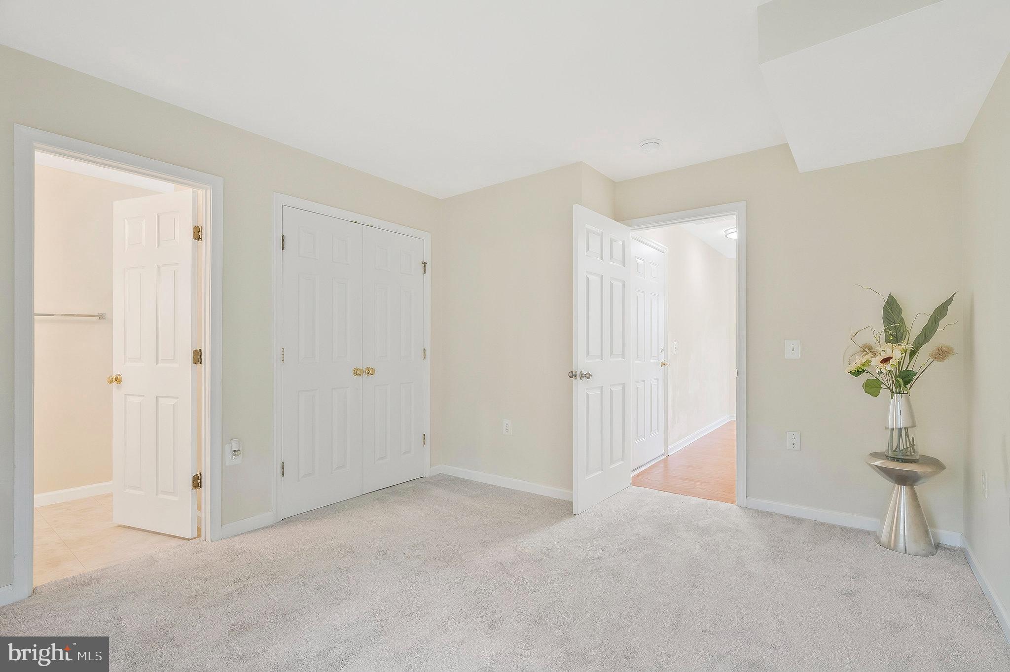 23078 Fontwell Sq