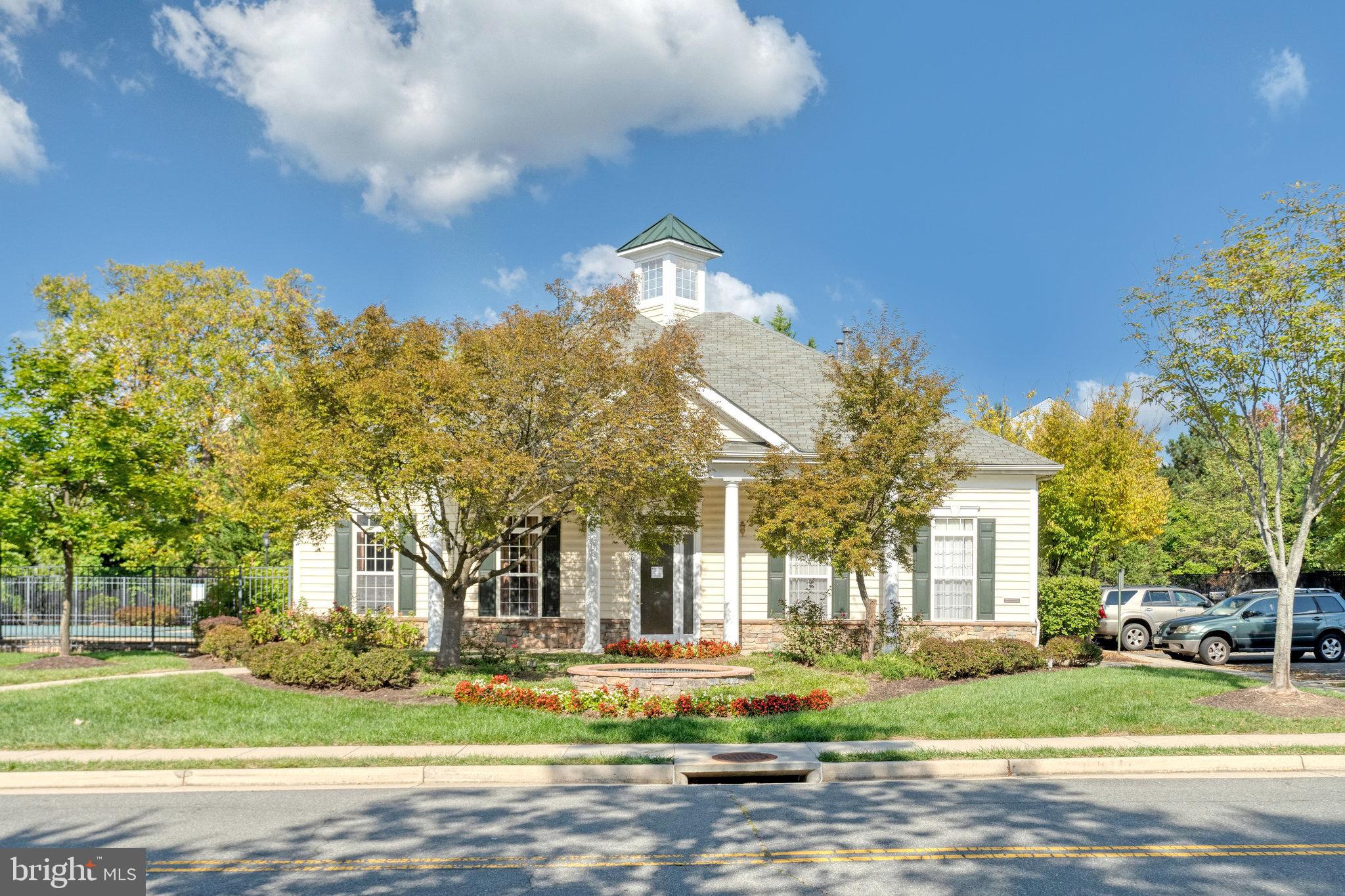23078 Fontwell Sq