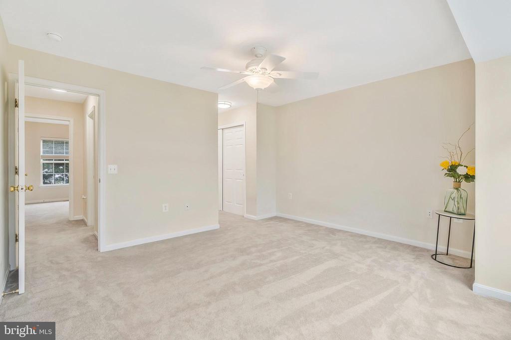 23078 Fontwell Sq