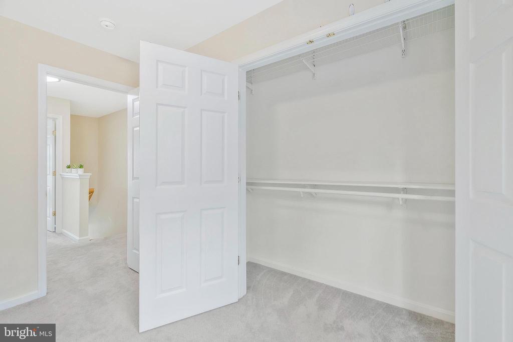 23078 Fontwell Sq
