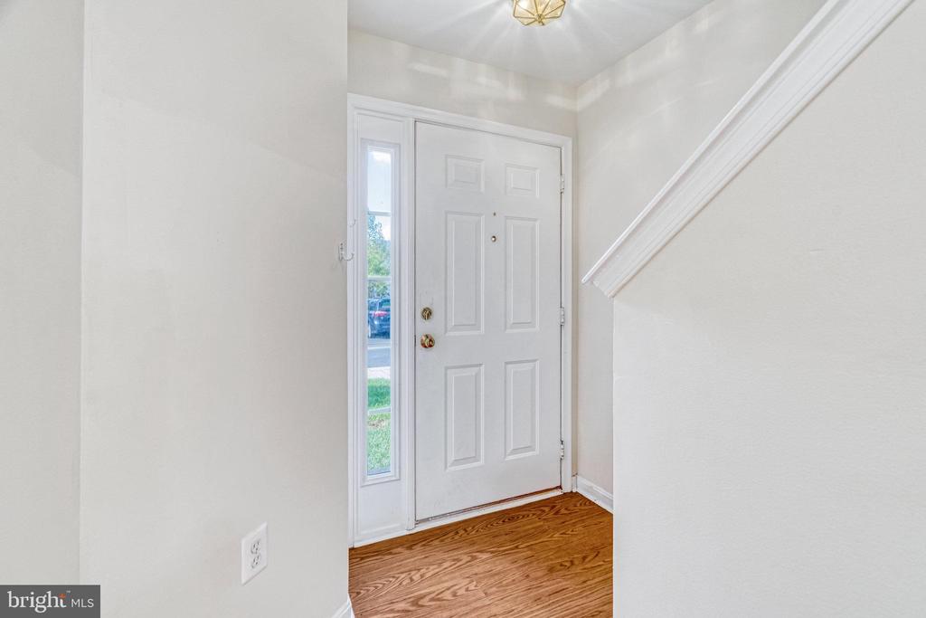 23078 Fontwell Sq