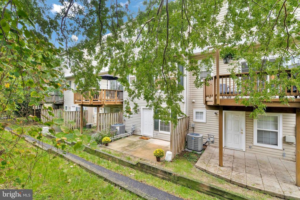 23078 Fontwell Sq