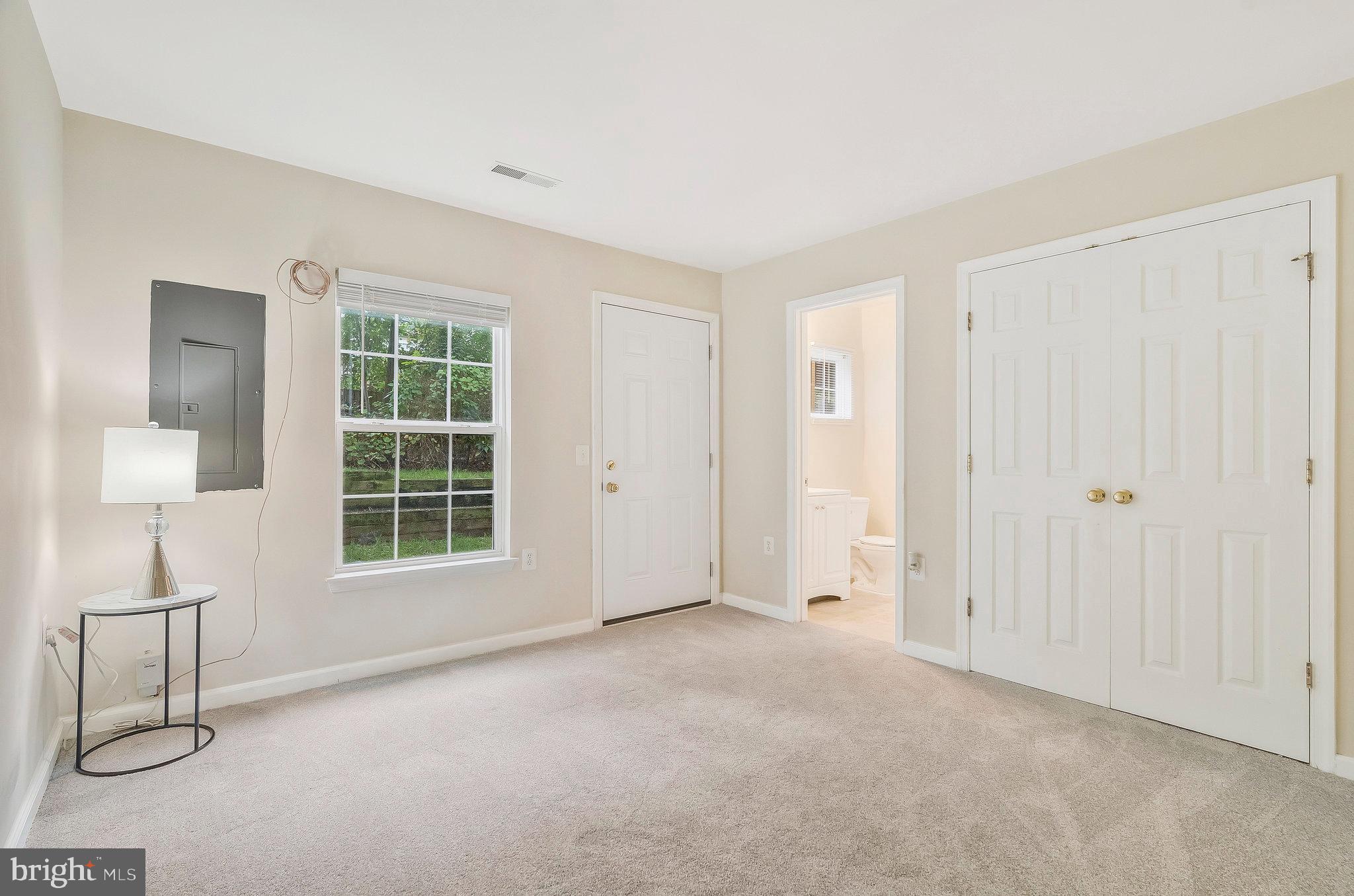 23078 Fontwell Sq
