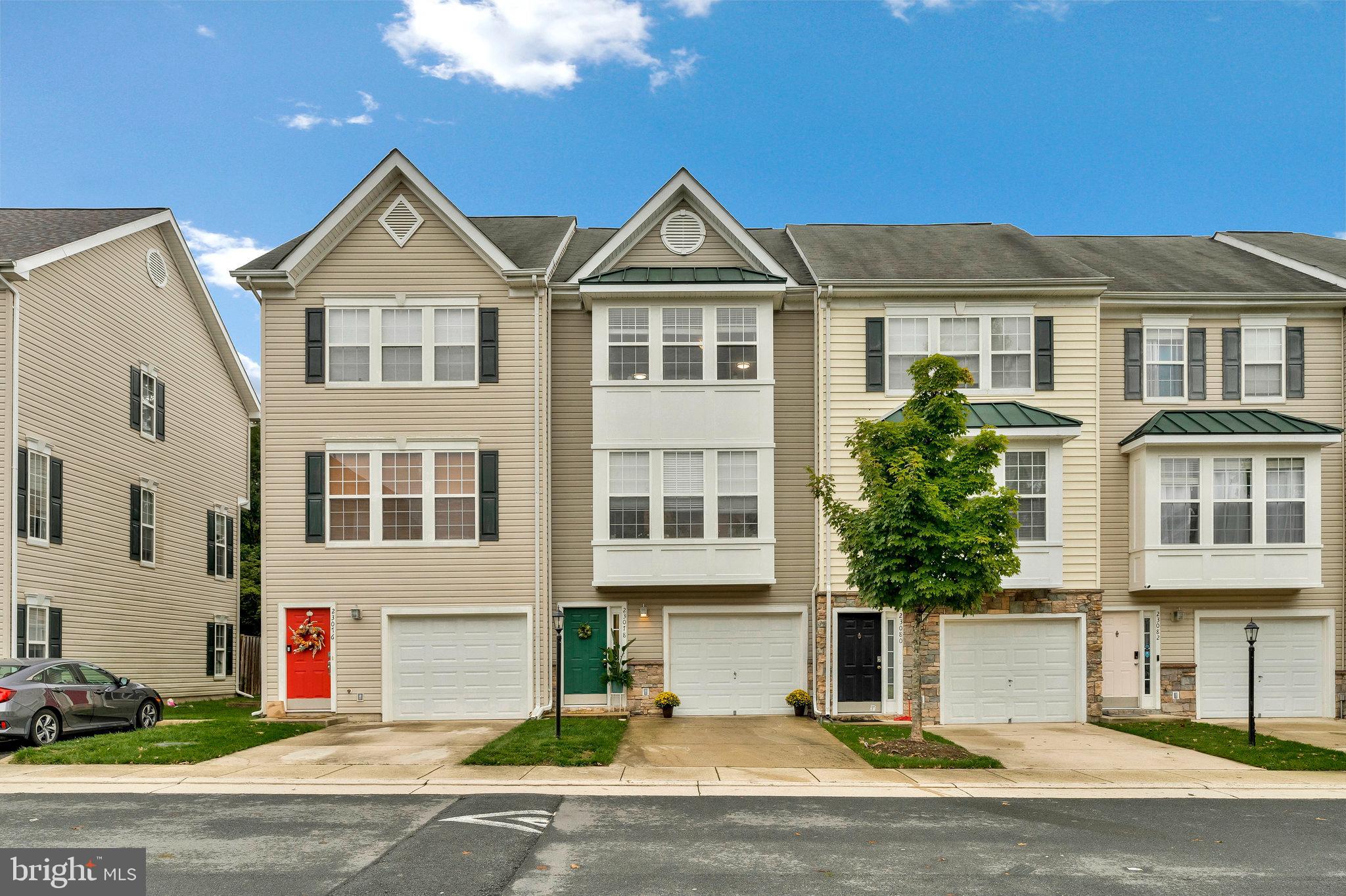 23078 Fontwell Sq