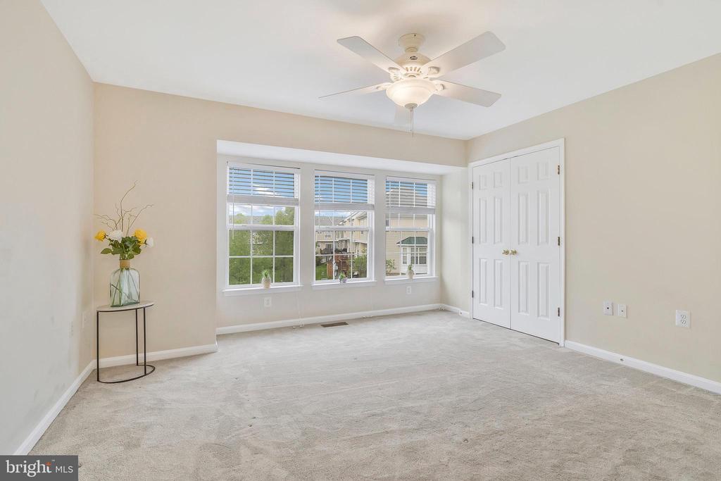 23078 Fontwell Sq