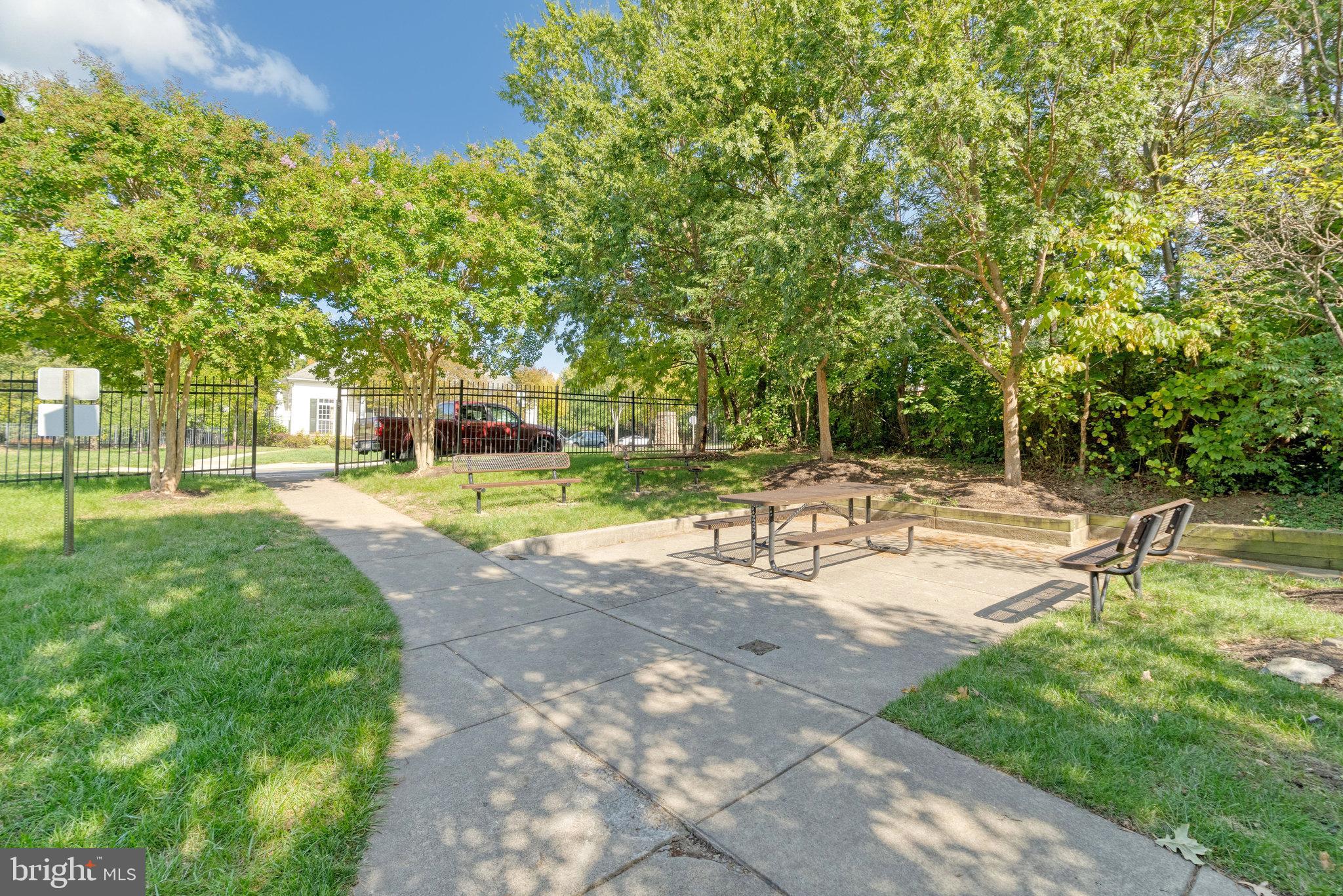 23078 Fontwell Sq