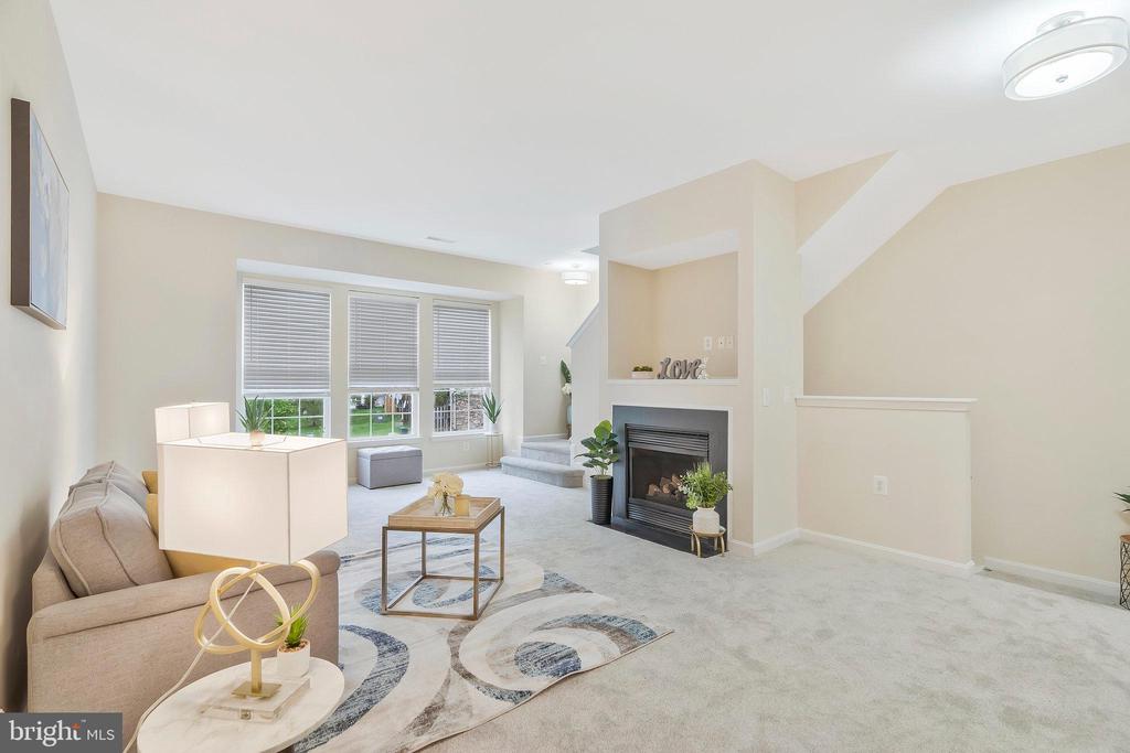 23078 Fontwell Sq