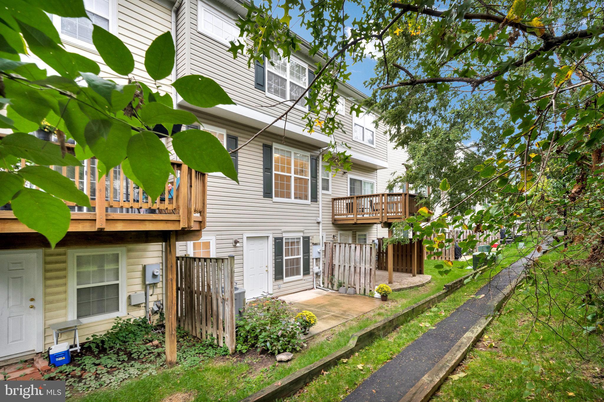 23078 Fontwell Sq