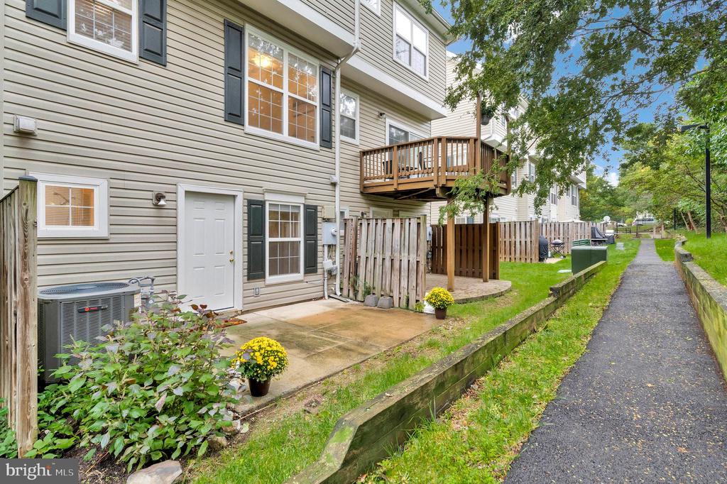 23078 Fontwell Sq