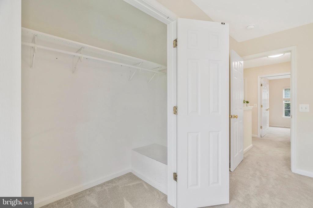 23078 Fontwell Sq