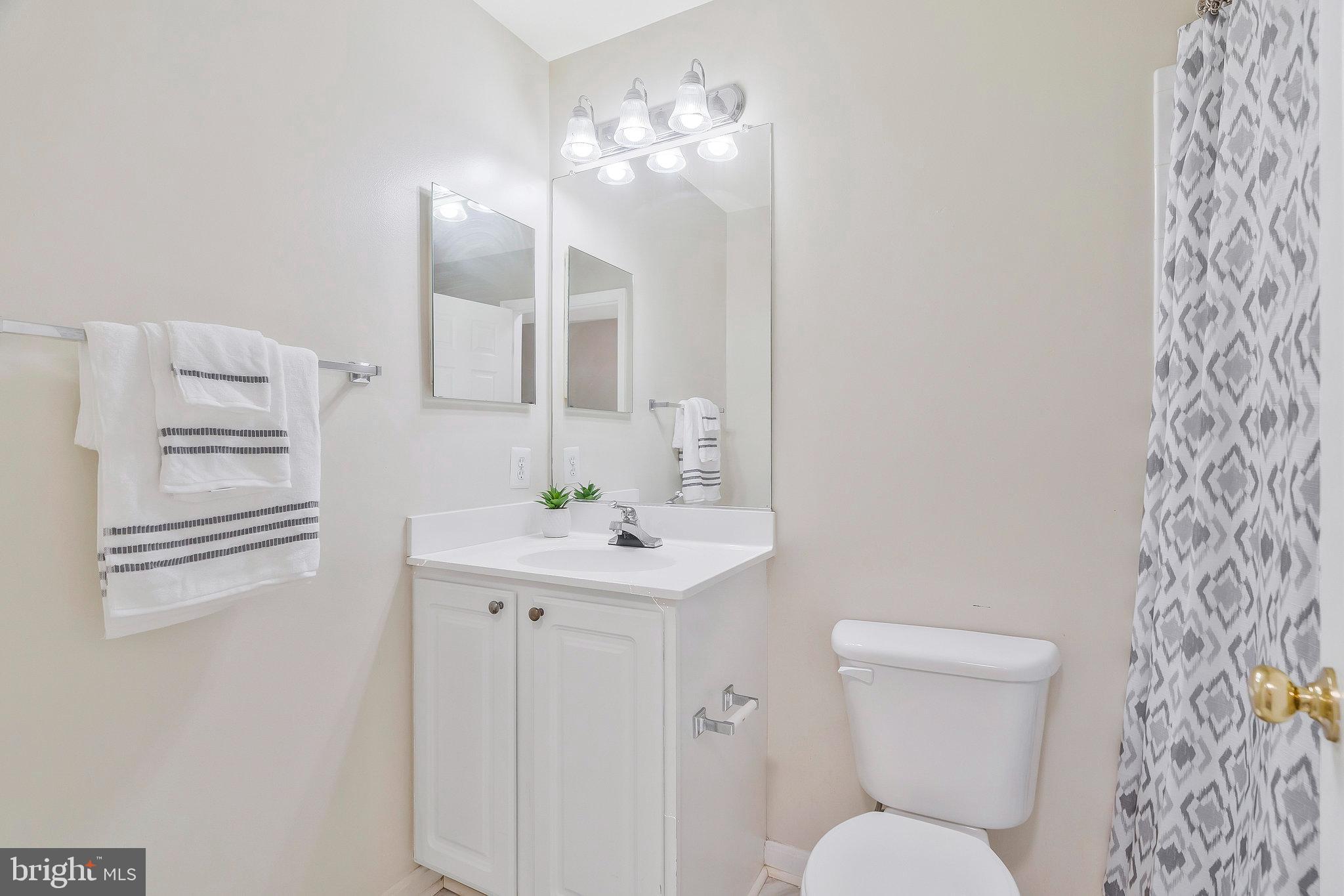 23078 Fontwell Sq