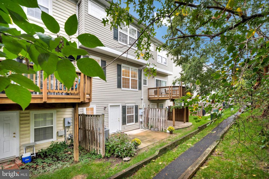 23078 Fontwell Sq