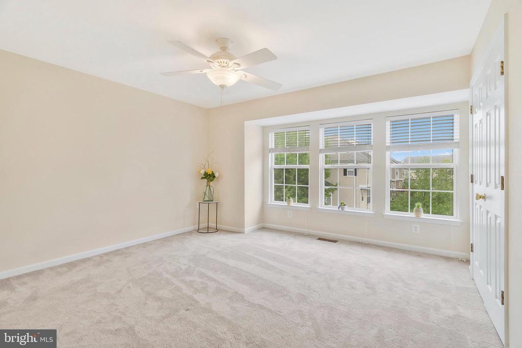23078 Fontwell Sq