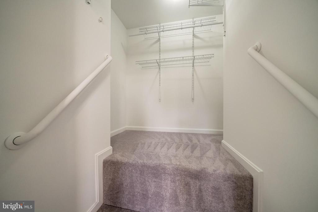 19470 Promenade Dr
