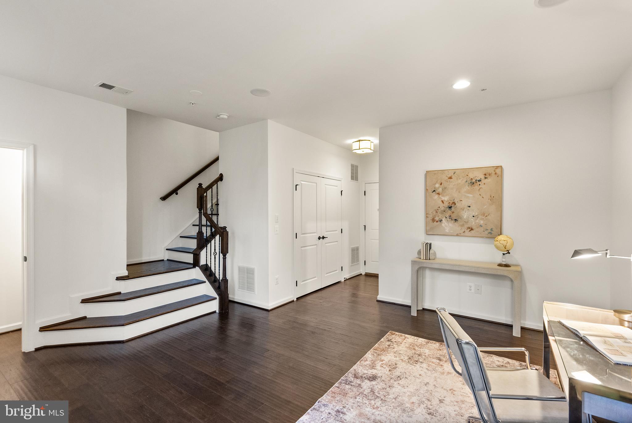 414 Haupt Sq SE