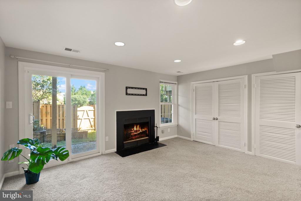 43593 BLACKSMITH SQ