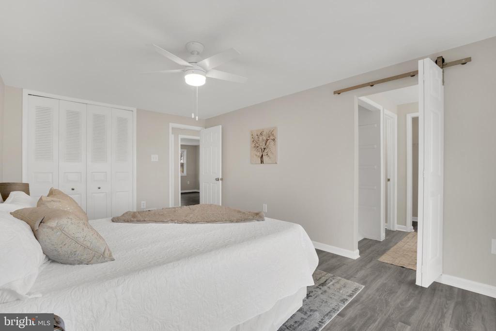 823 Sugarland Run Dr