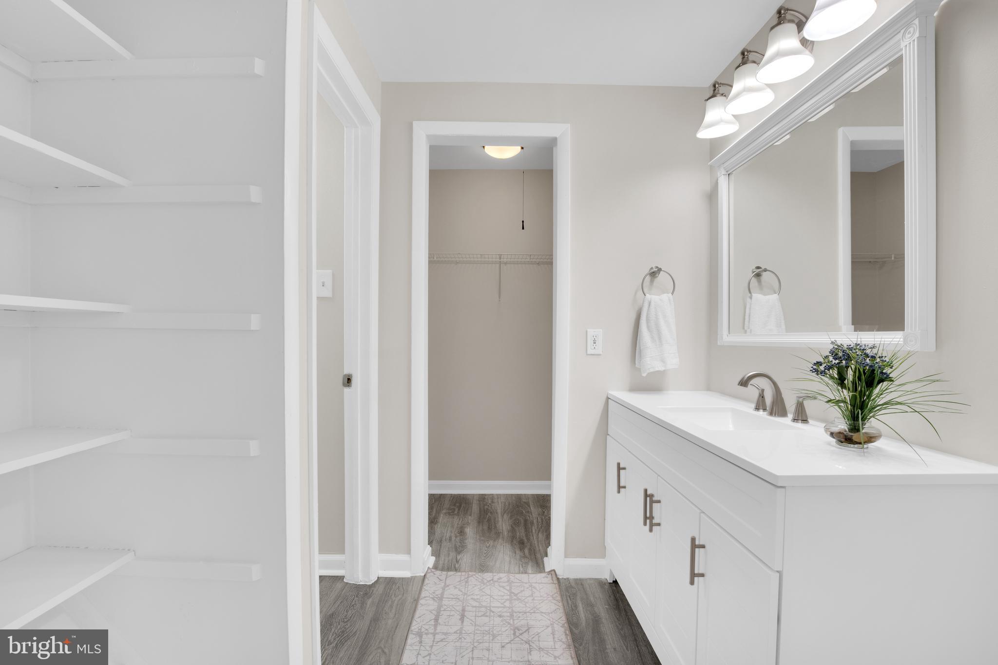 823 Sugarland Run Dr