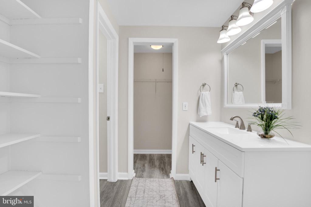 823 Sugarland Run Dr