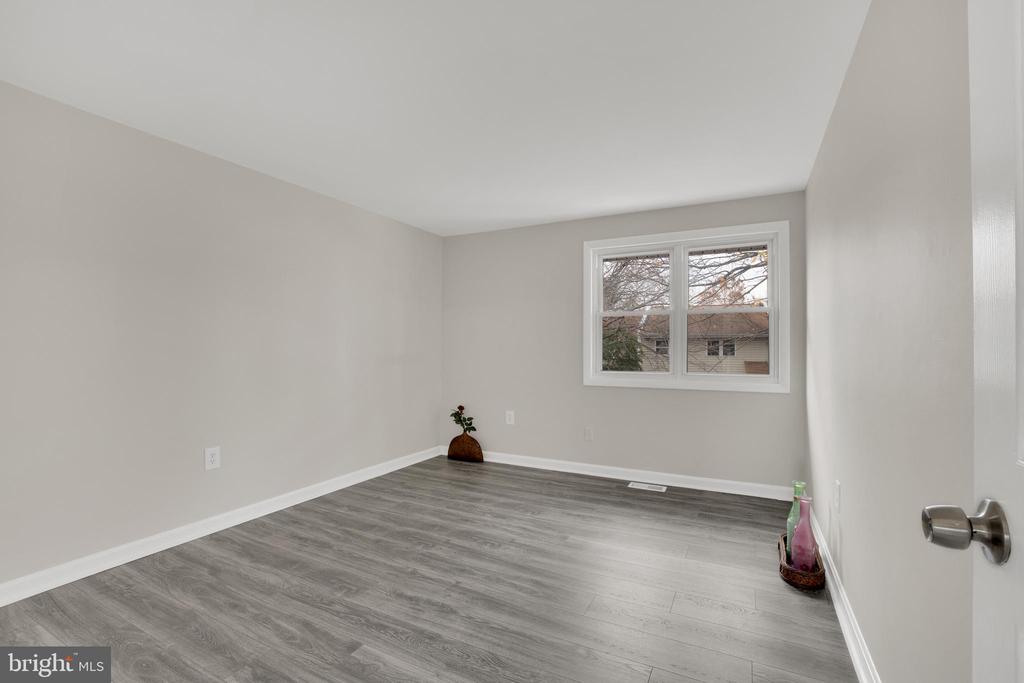 823 Sugarland Run Dr