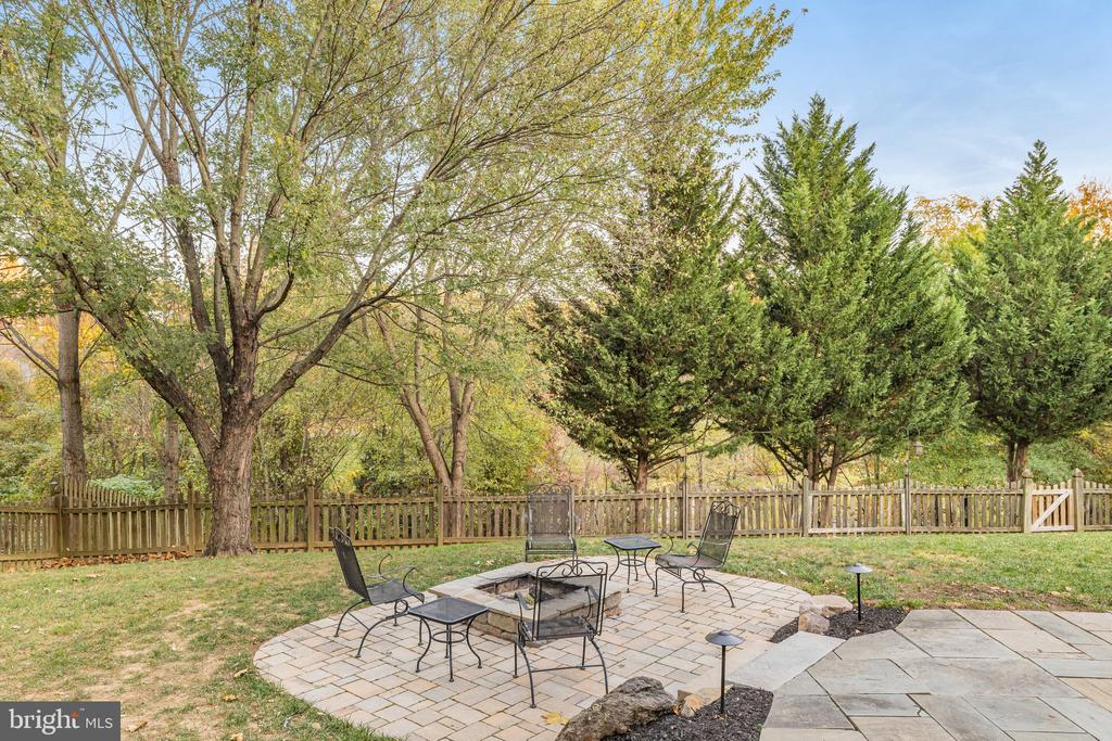608 Wintergreen Dr