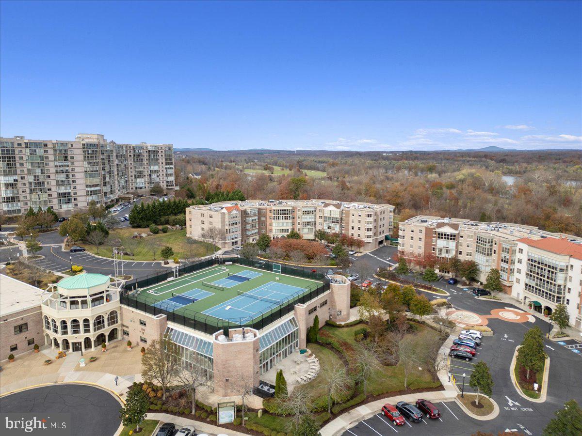 19350 Magnolia Grove Sq #403