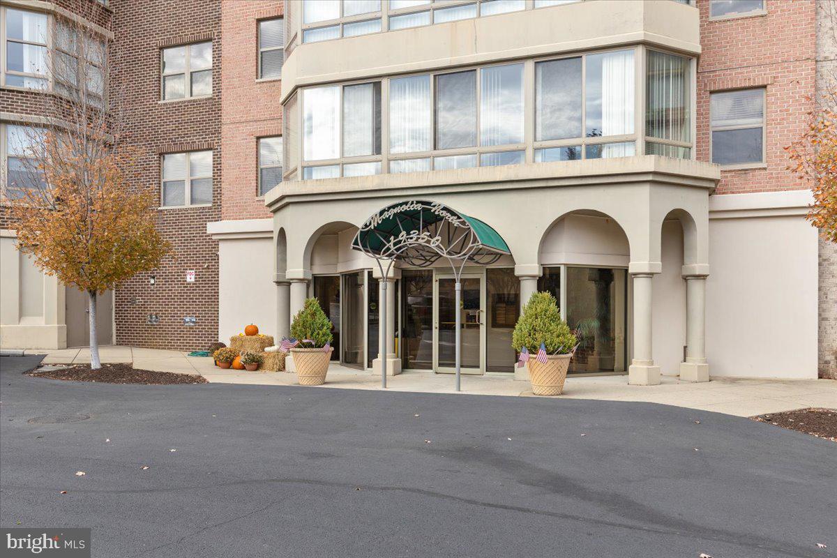 19350 Magnolia Grove Sq #403