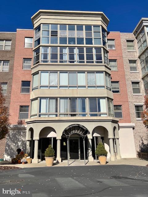 19350 Magnolia Grove Sq #403