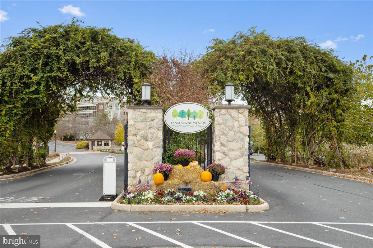 19350 Magnolia Grove Sq #403