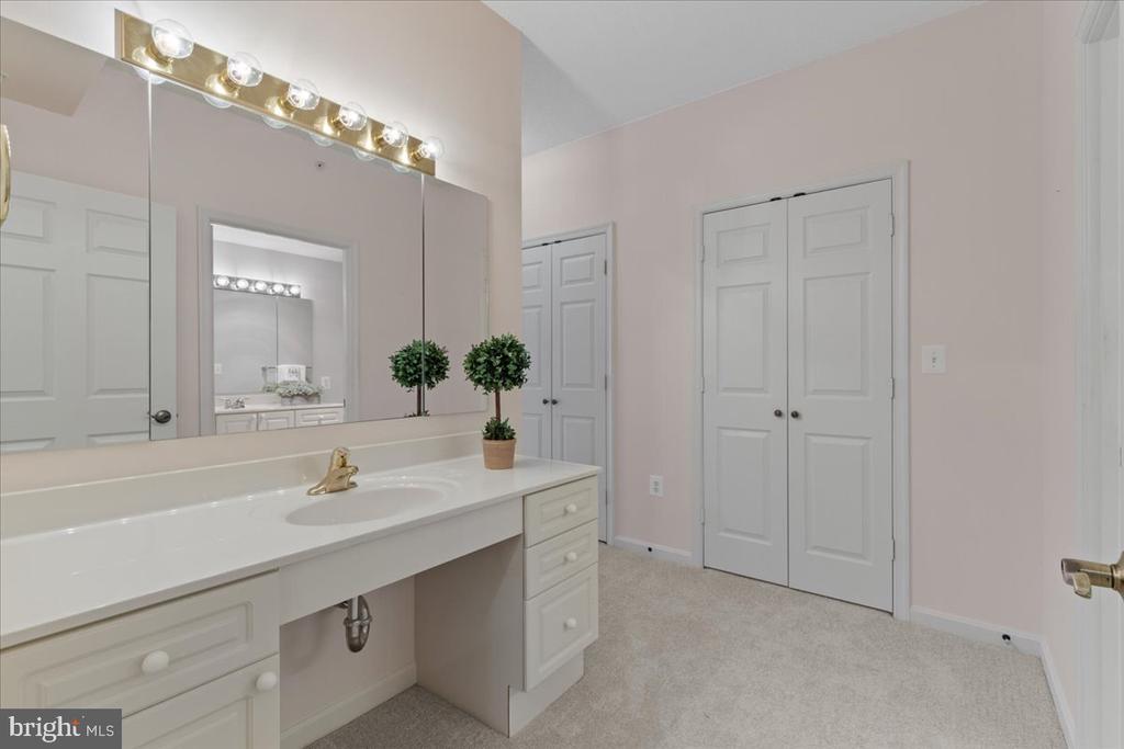 19350 Magnolia Grove Sq #403