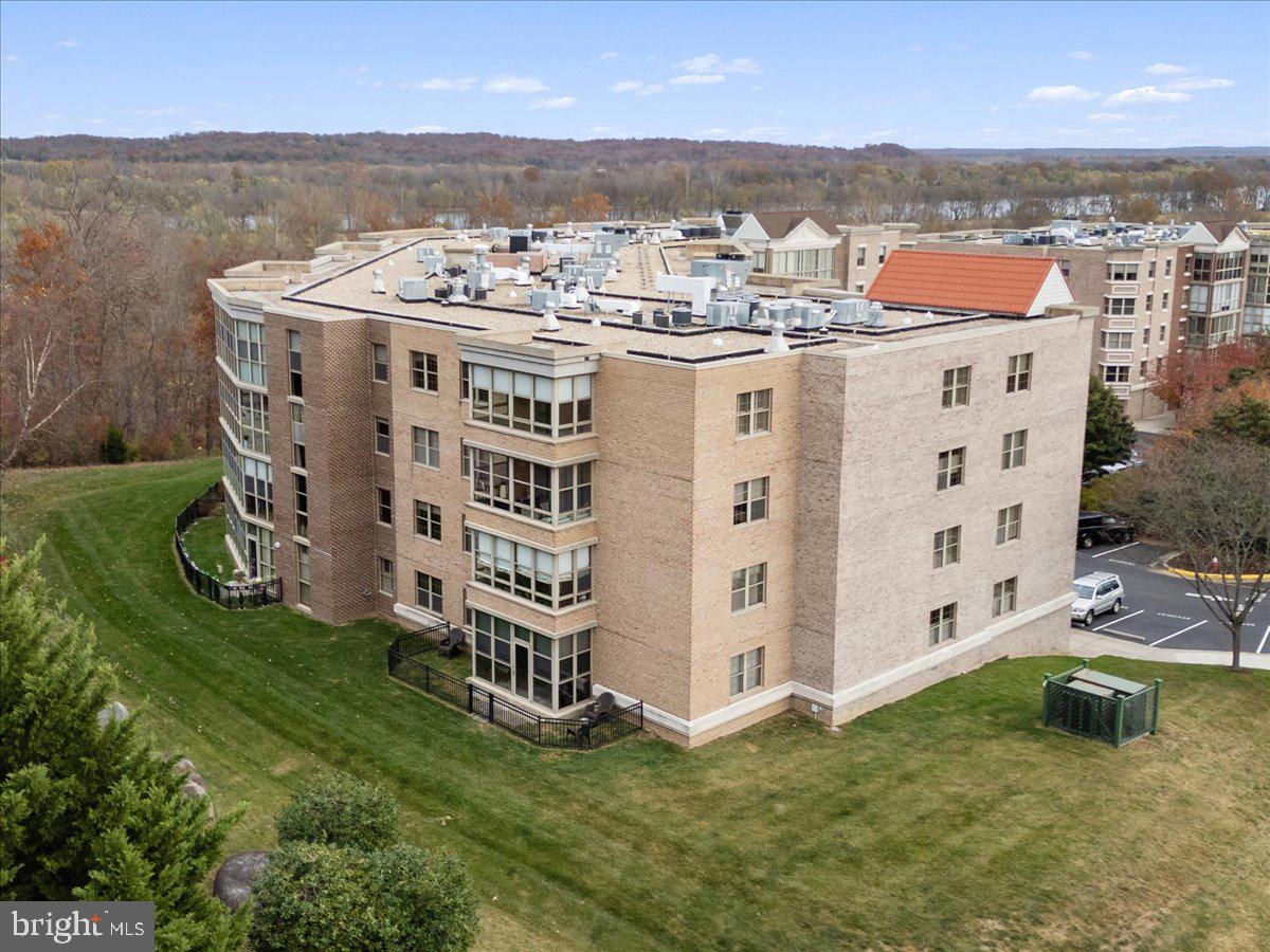 19350 Magnolia Grove Sq #403
