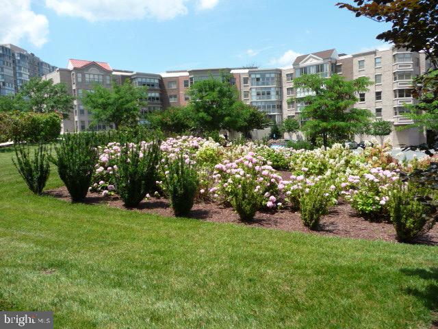 19350 Magnolia Grove Sq #403