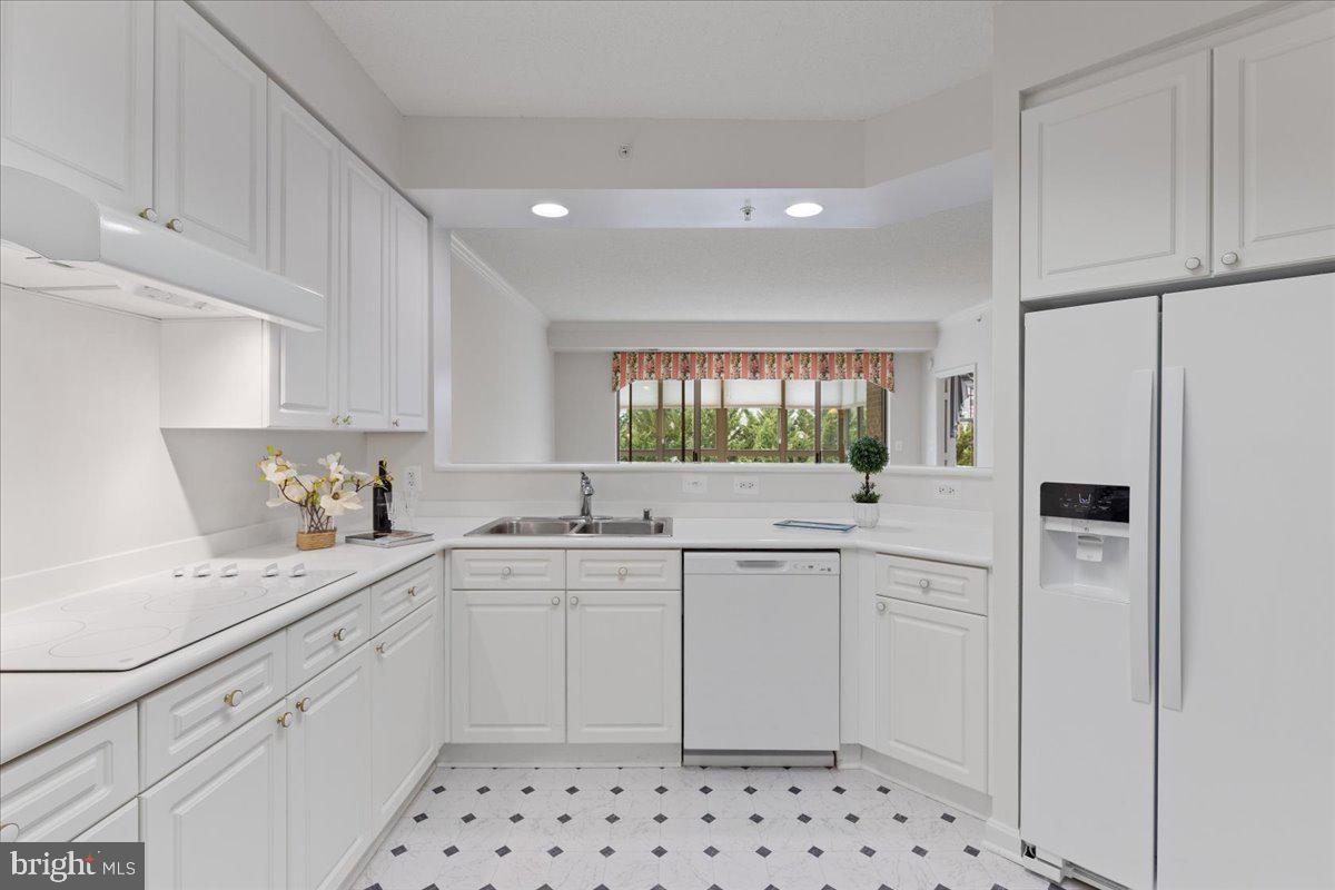 19350 Magnolia Grove Sq #403