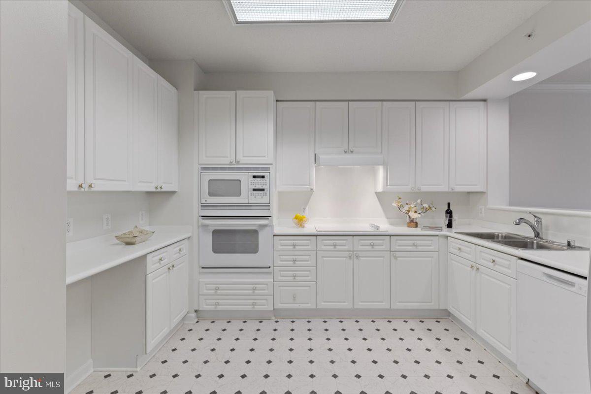 19350 Magnolia Grove Sq #403