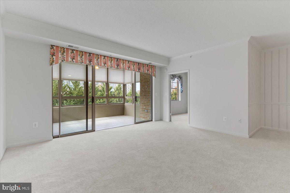 19350 Magnolia Grove Sq #403